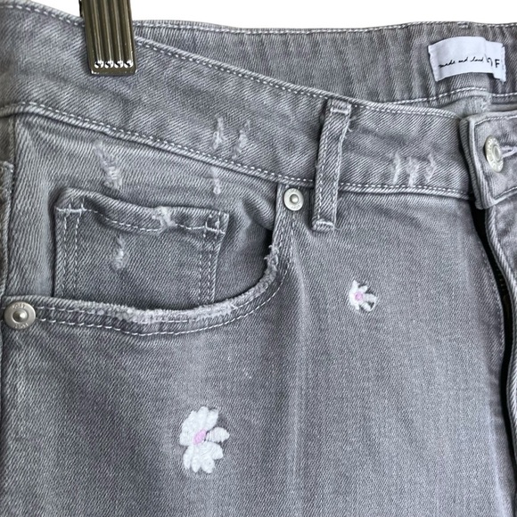 LOFT Flower Daisy Embroidered Jeans Grey White Curvy Skinny Ankle Spring 10/30 - Picture 3 of 16